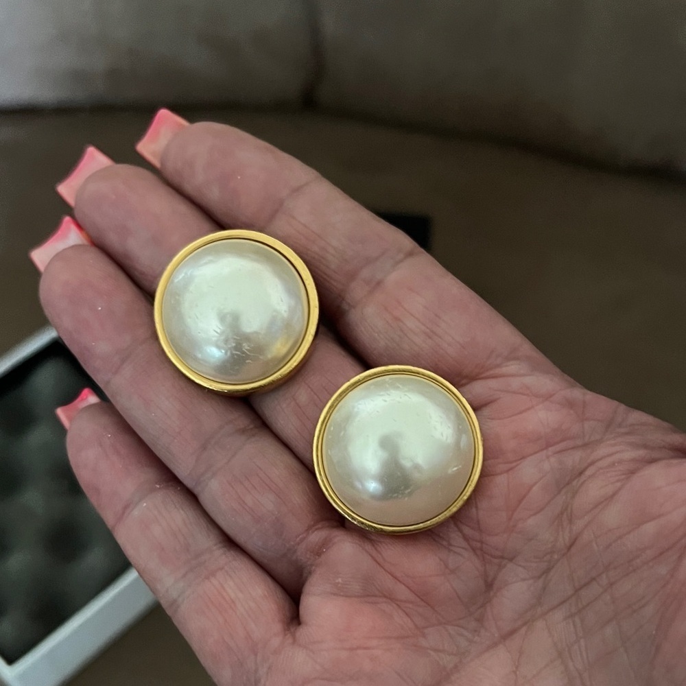 ✨ Vintage Chanel Pearl Clip-On Earrings with Box ✨